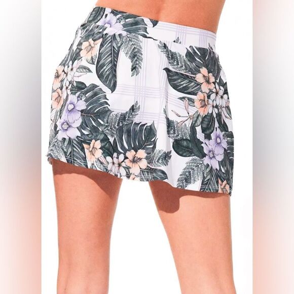 NWT EleVen Venus Williams White Tropical Uplift Skort Tennis Golf - Size Medium - Picture 3 of 8